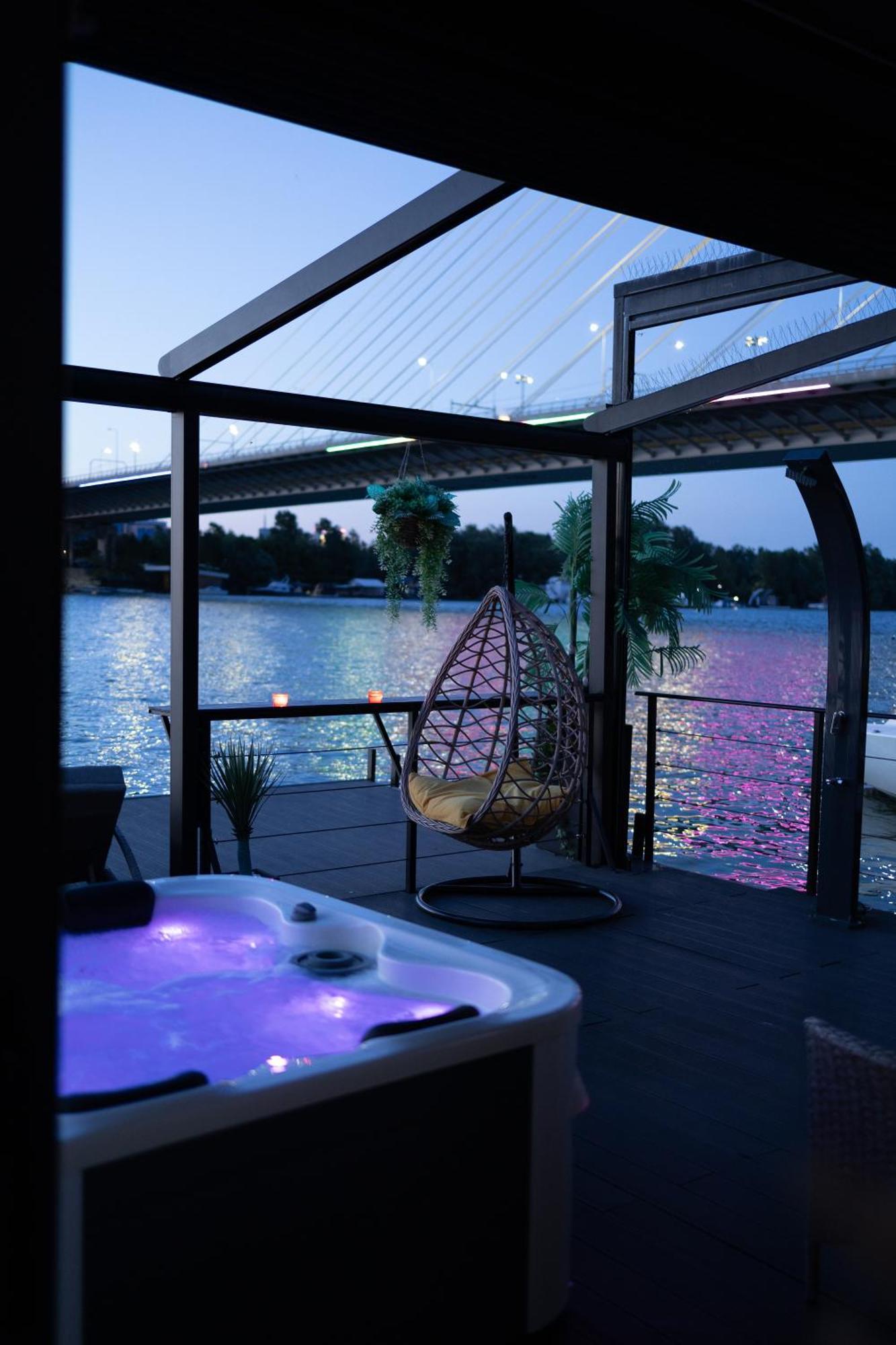 Ada Moment Splav- Kuca Na Reci Beograd- Floating House On Sava River ,Belgrad Exterior foto
