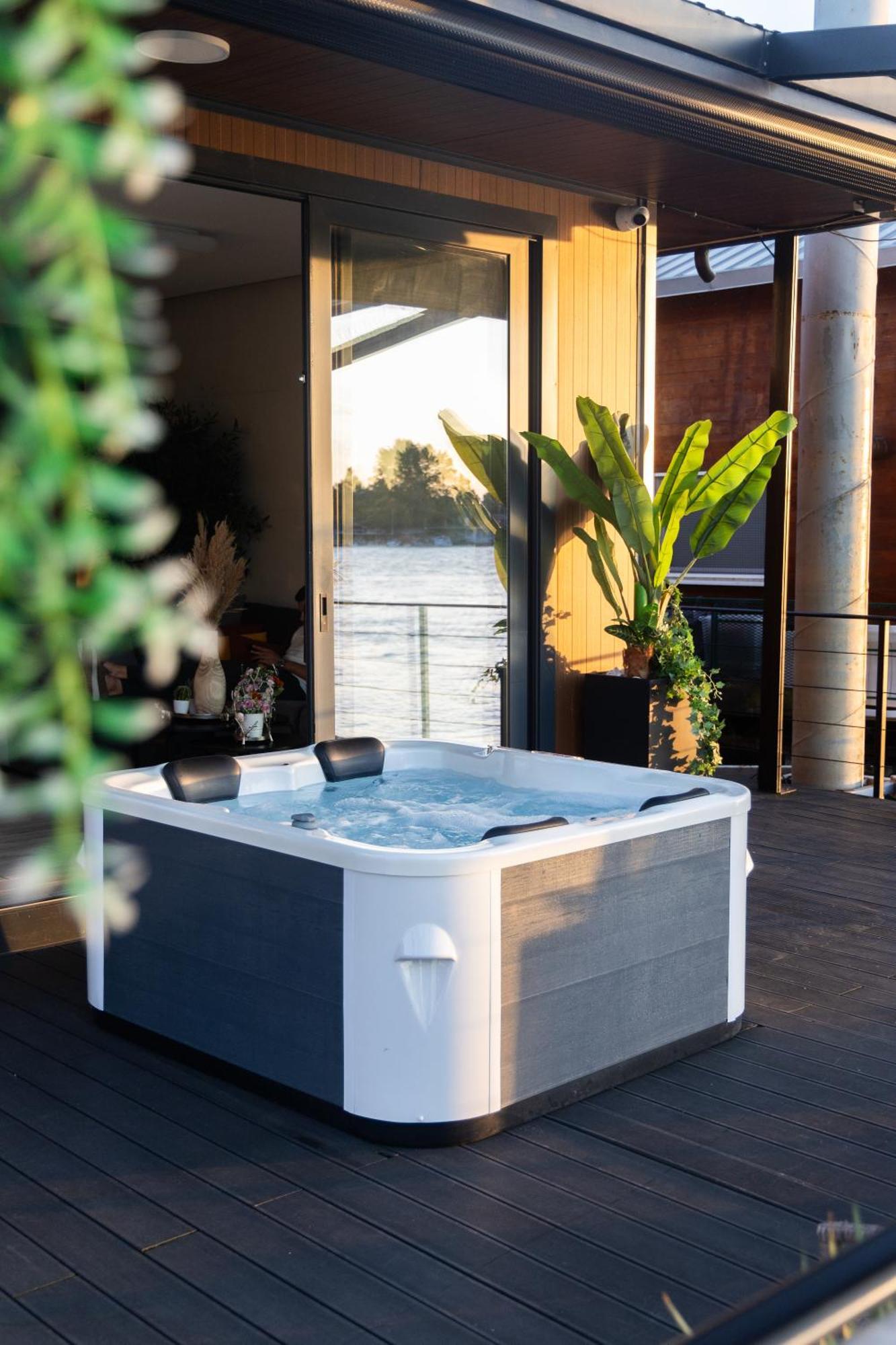 Ada Moment Splav- Kuca Na Reci Beograd- Floating House On Sava River ,Belgrad Exterior foto